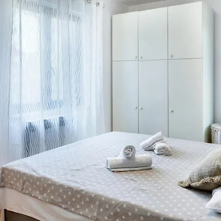 House Viola By Istra Vacation בית נופש *