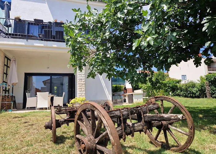 House Viola By Istra Vacation Дом отдыха Пула