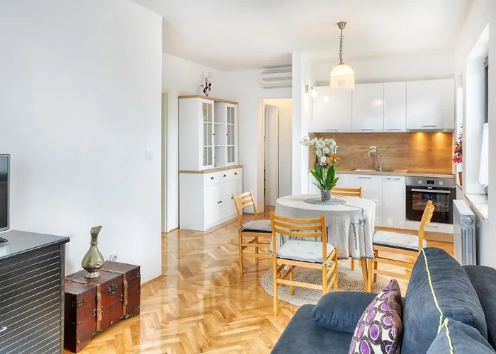 House Viola * Πούλα